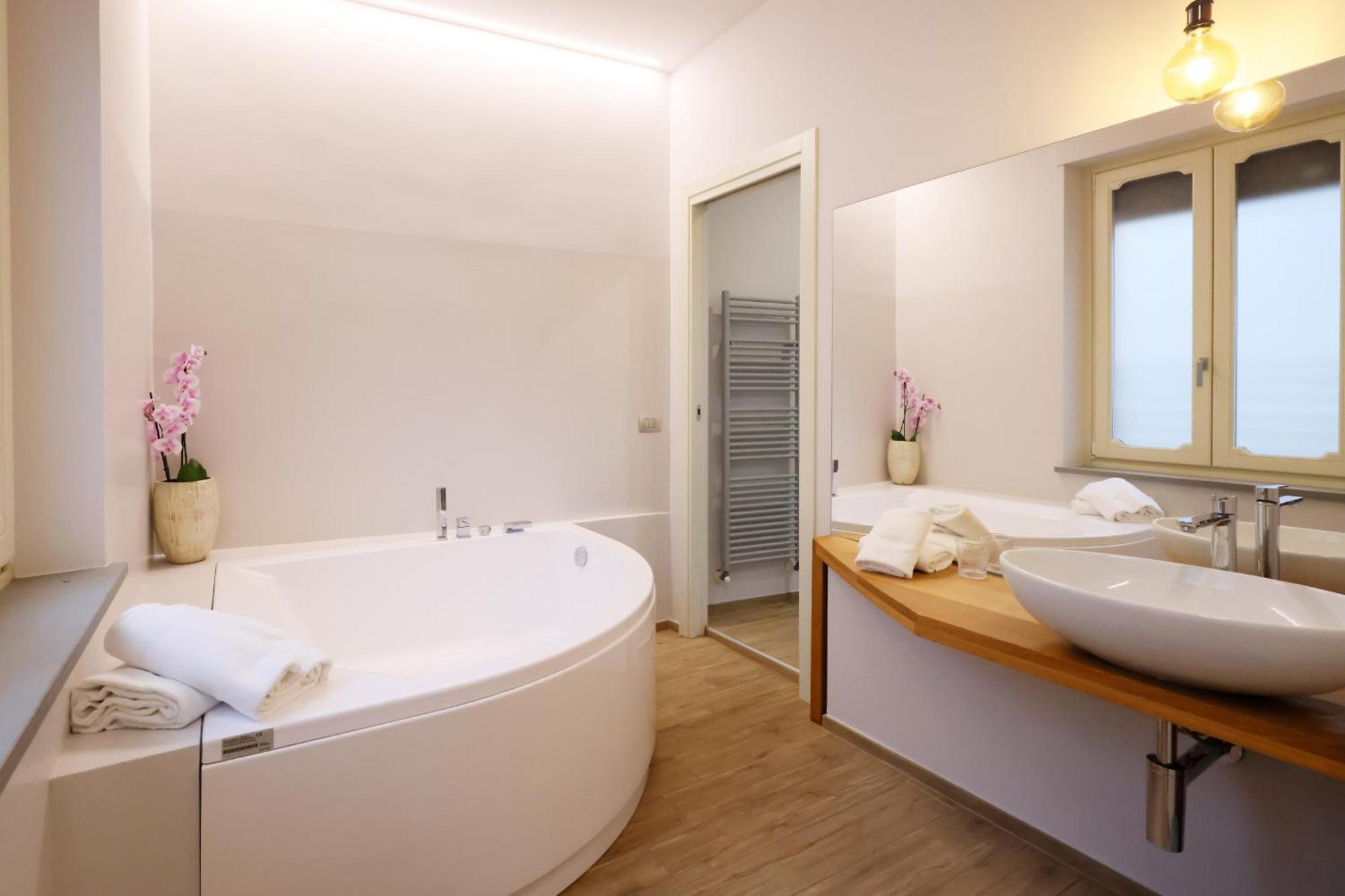 Palazzo Belli Bed & Breakfast Alba  Bagian luar foto