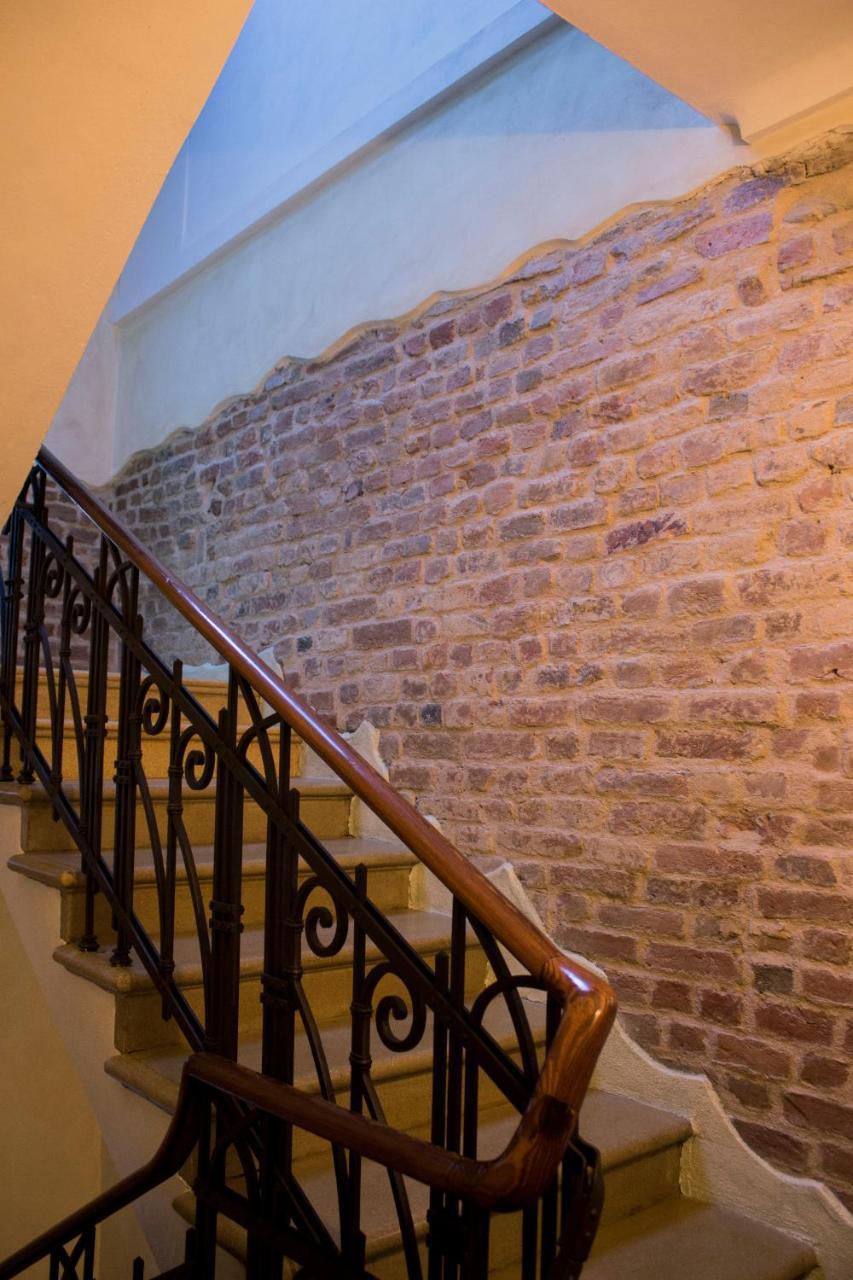Palazzo Belli Bed & Breakfast Alba  Bagian luar foto